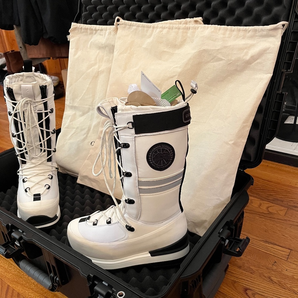 CANADA GOOSE SNOW MANTRA BOOTS